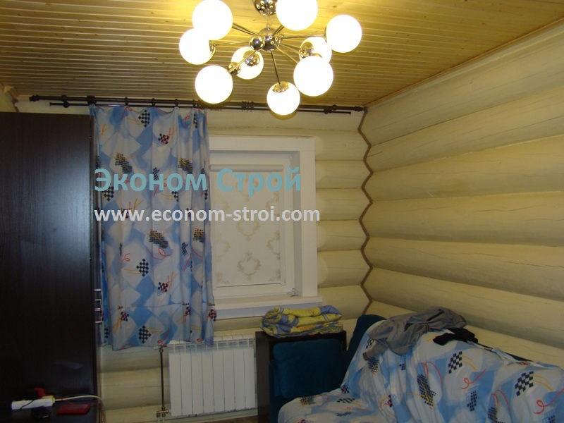 Фото отделки спальной комнаты в доме из бревна